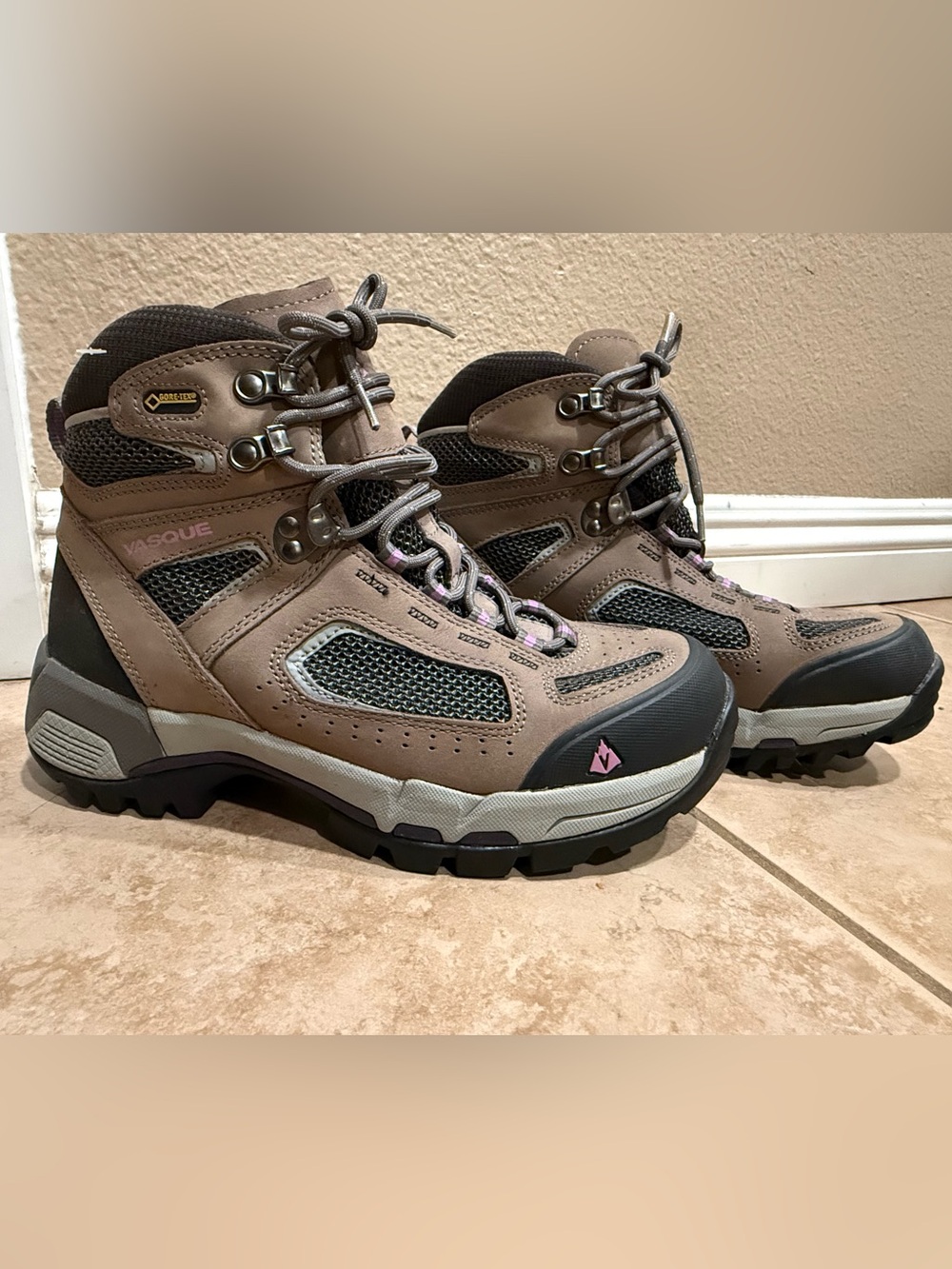 Vasque Women’s Hiking Boots Size 8.5
GORE-TEX Brown/Purple